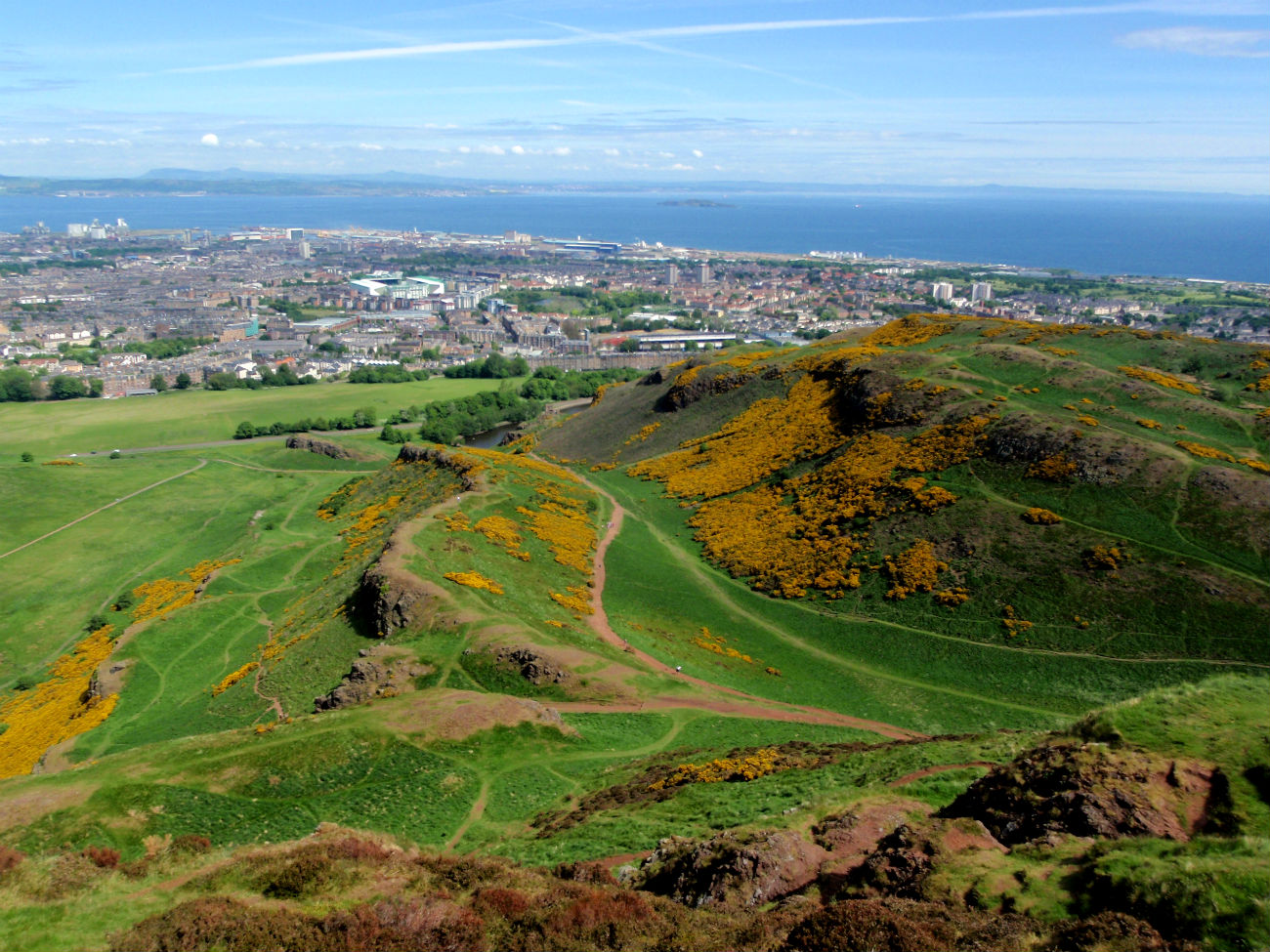 Arthur's Seat from the top. This is the angle that doesn't show all of the tourists around us.